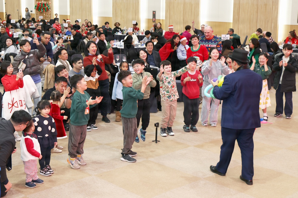 403rd AFSB held its annual holiday party