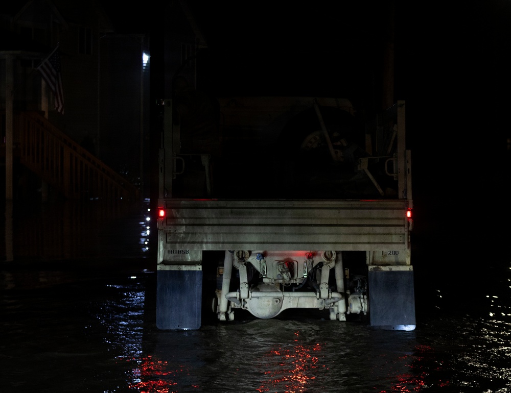 Soldiers Train on Nighttime Water Rescue During Flood Response Activation