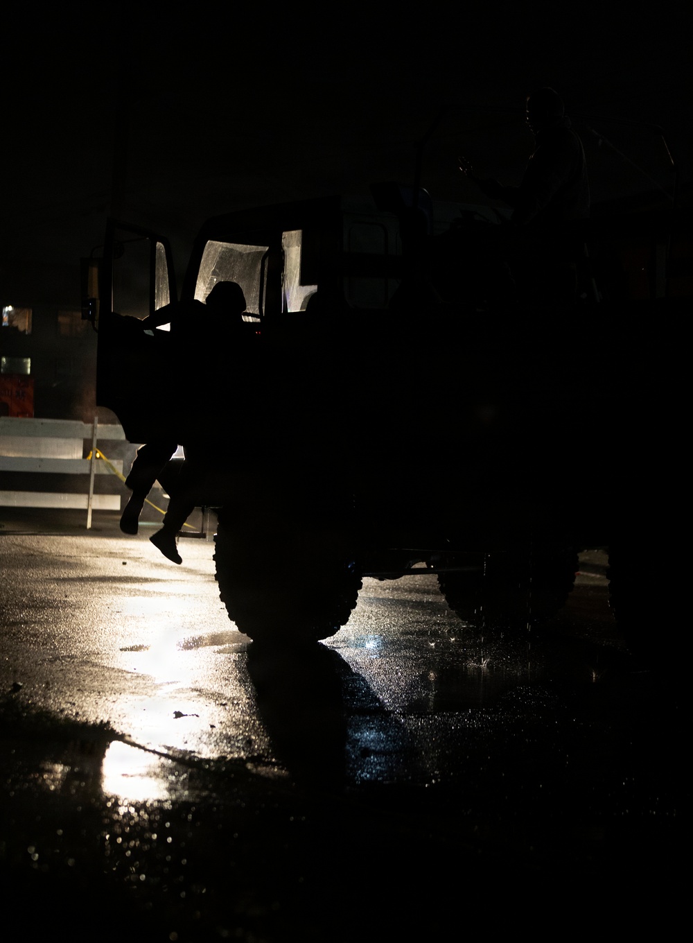 Soldiers Train on Nighttime Water Rescue During Flood Response Activation