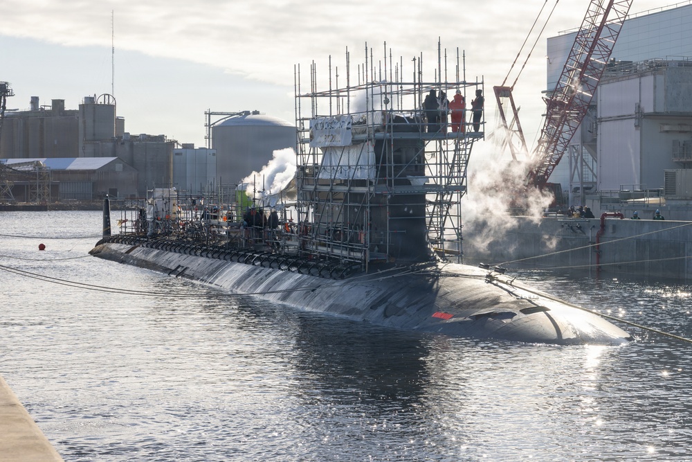 USS New Hampshire (SSN 778) Moved to NNSY's Dry Dock 4 for DMP