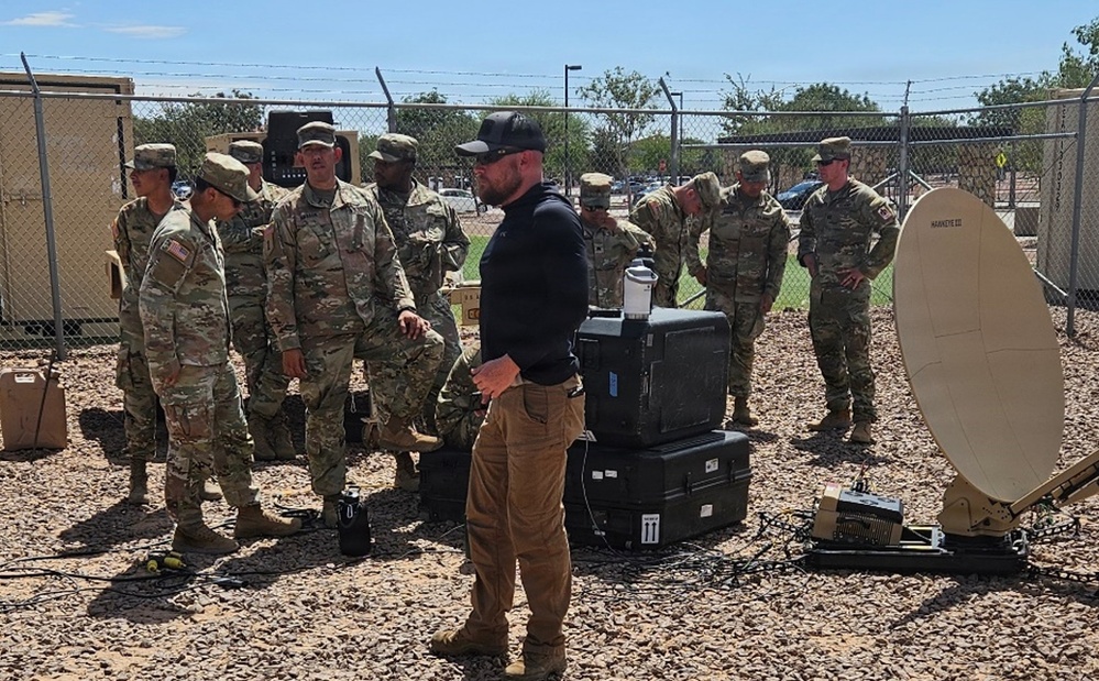 LARs and Soldiers train on Hawkeye III system