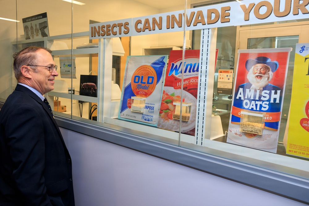 Dr Lein visits Defense Centers for Public Health - Aberdeen