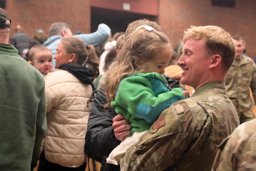 Home for the Holidays: 123rd Air Control Squadron returns from deployment