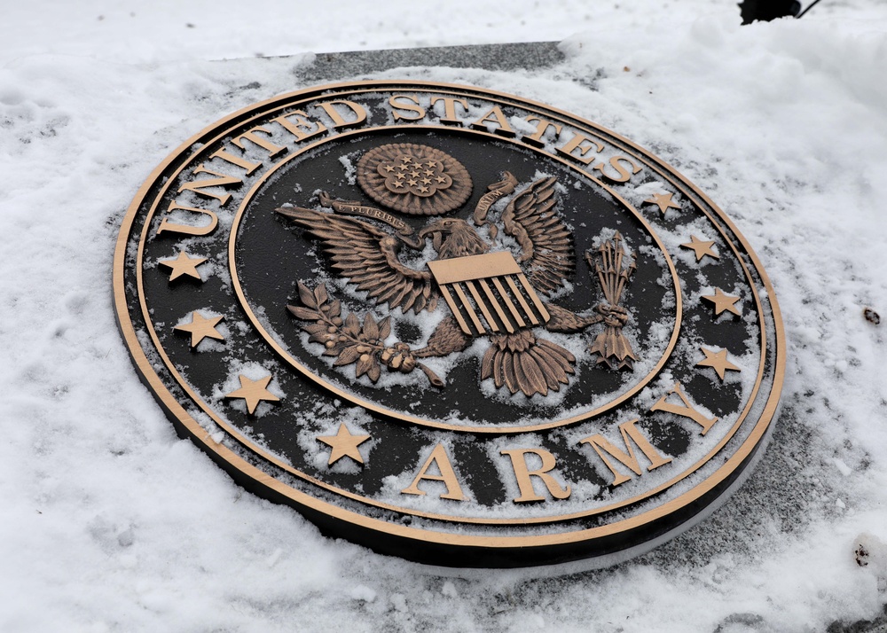Solemn Tribute: NY National Guard's Rainbow Division Lays Wreaths at Saratoga National Cemetery
