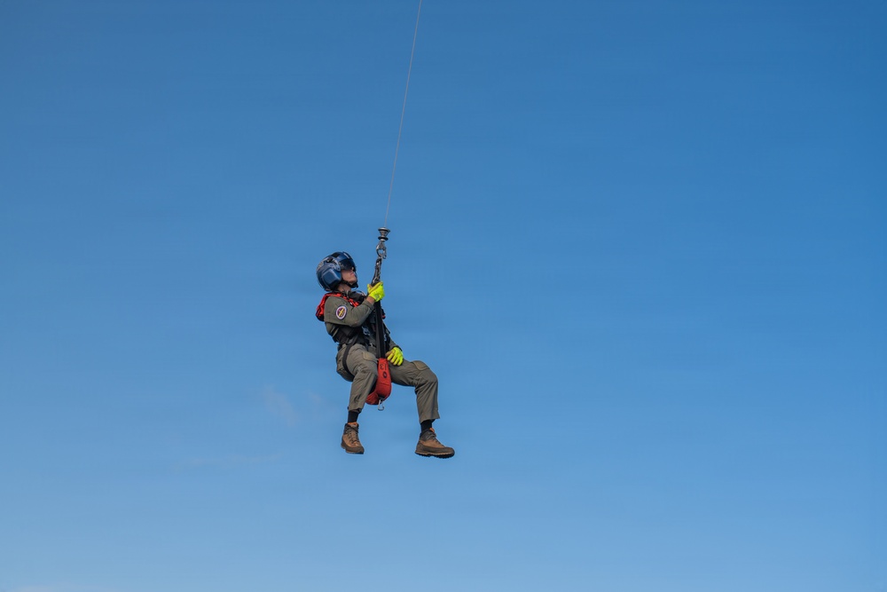 U.S. Coast Guard Air Station Barbers Point conducts cliffside training