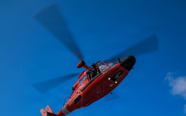 U.S. Coast Guard Air Station Barbers Point conducts cliffside training