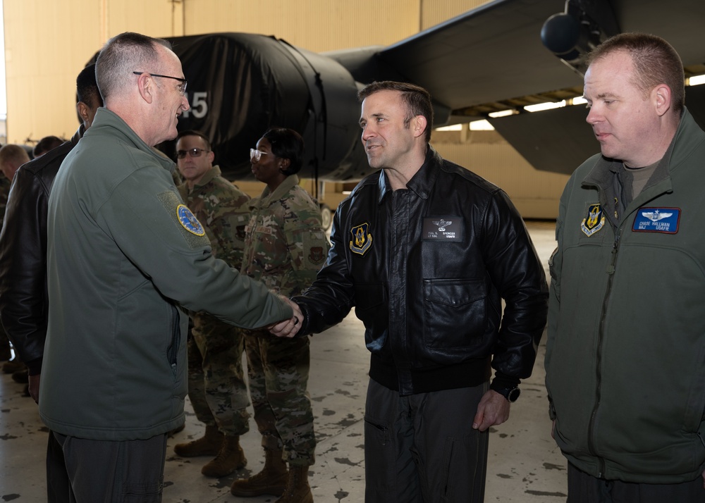 Lt. Gen. Healy visits Barksdale, underscores reserve bomber readiness