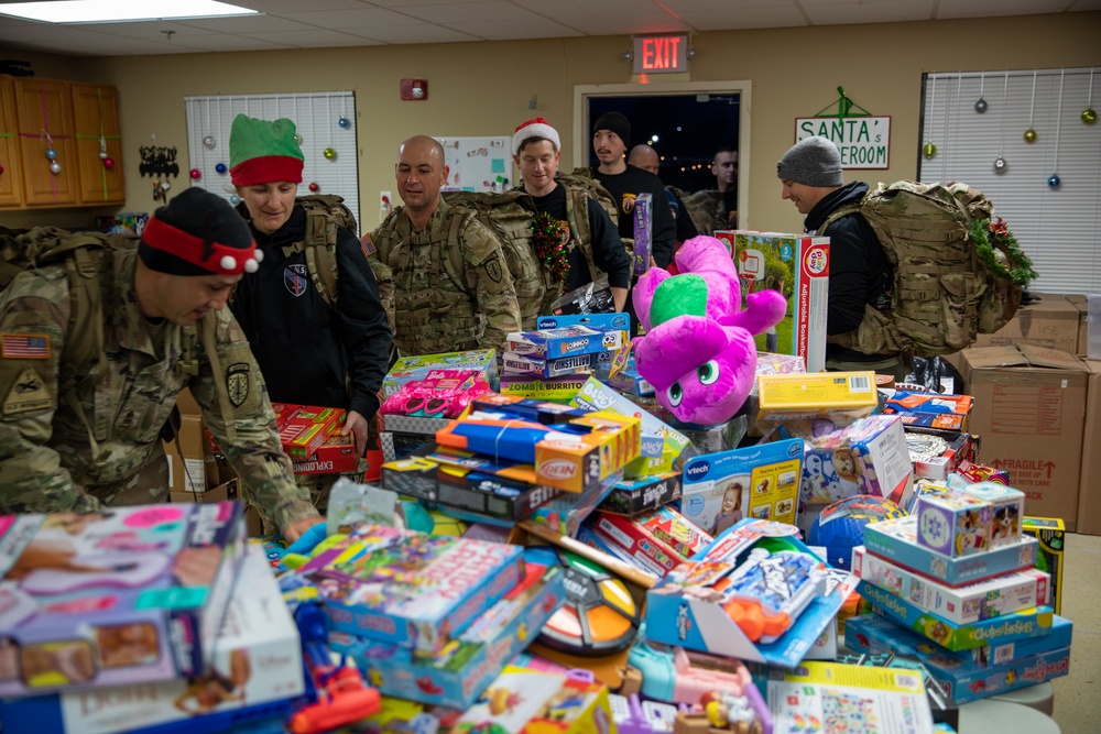 Have Yourself a Merry Little Ruck March: JBLM service members and volunteers spread holiday cheer