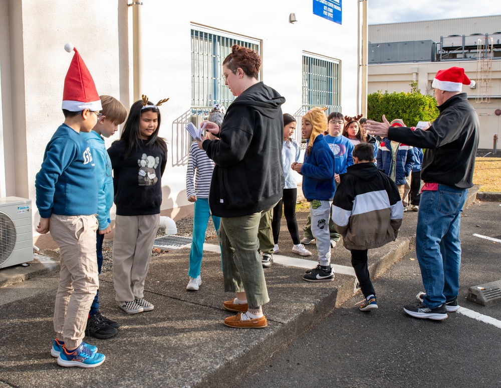 NAF Atsugi SLES Children Deliver Letters to Santa