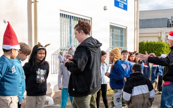 NAF Atsugi SLES Children Deliver Letters to Santa