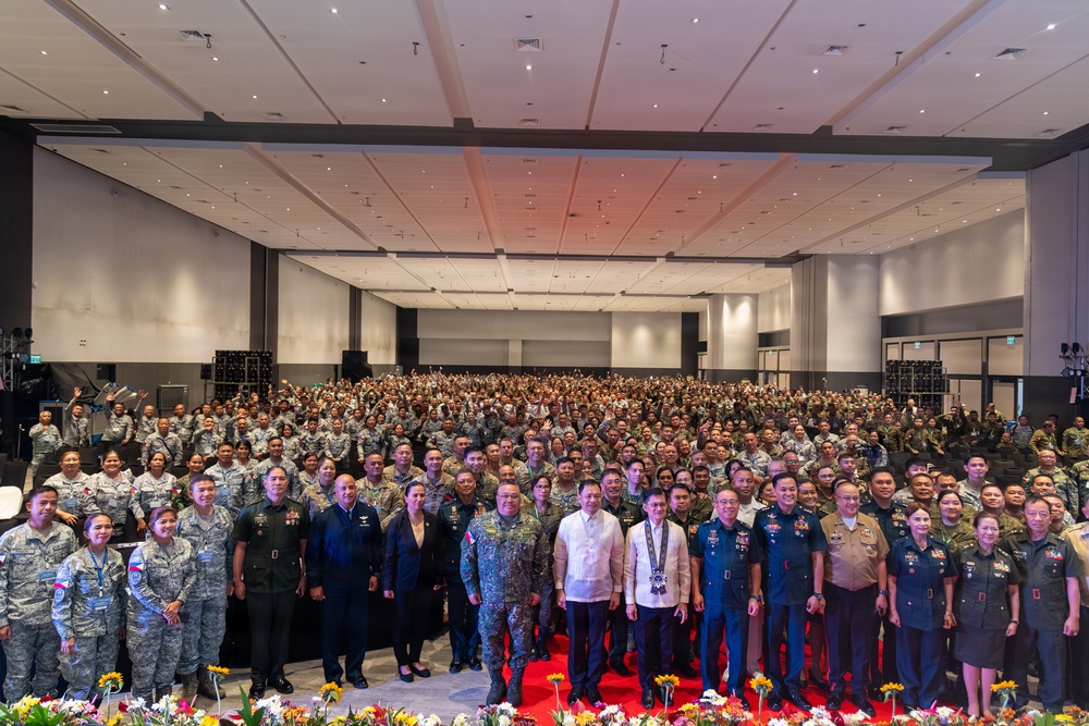 Guam and Hawaii Guards strengthen ties at historic Philippine reservist convention