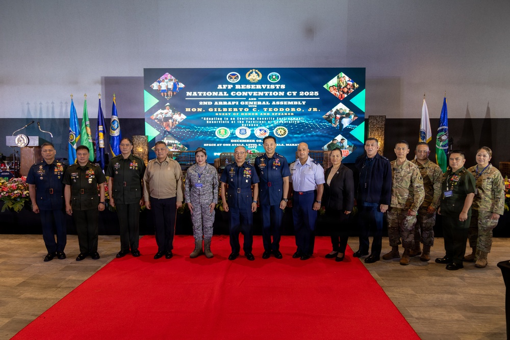 Guam and Hawaii Guards strengthen ties at historic Philippine reservist convention