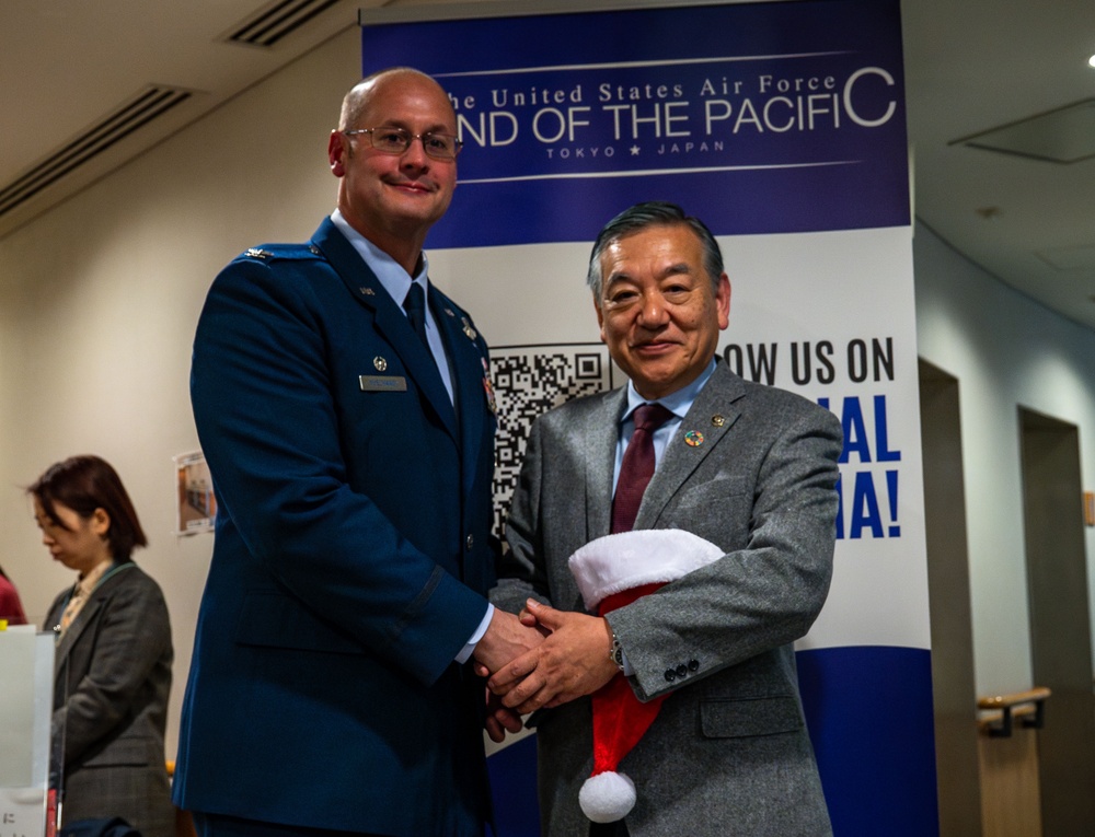 PACAF Band spreads holiday cheer through music