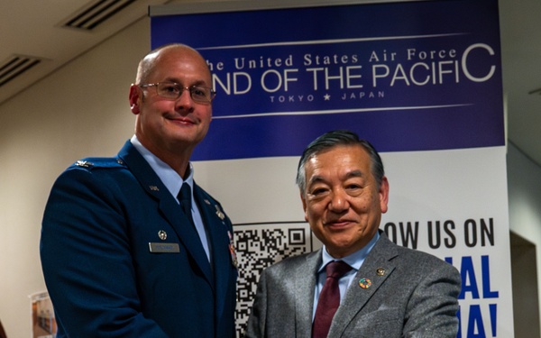 PACAF Band spreads holiday cheer through music