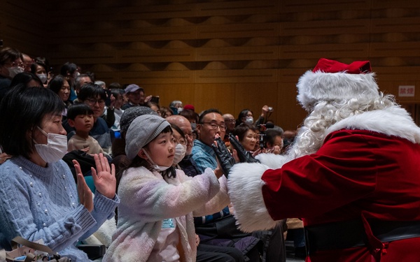 PACAF Band spreads holiday cheer through music