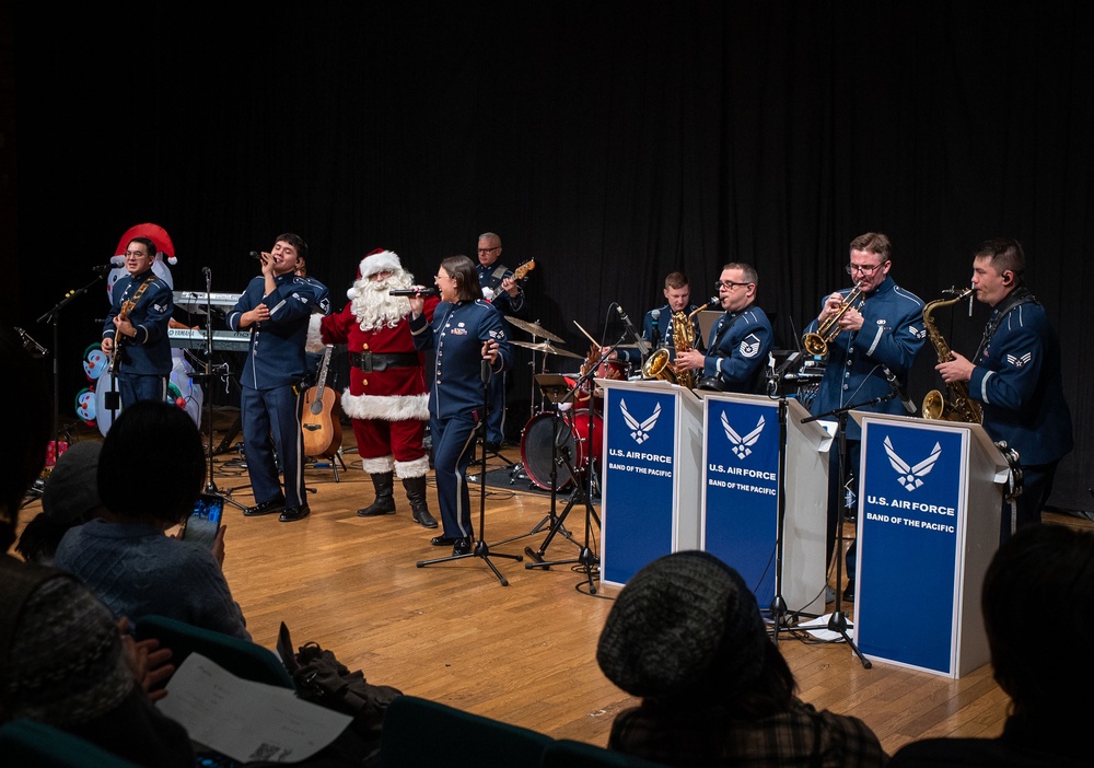 PACAF Band spreads holiday cheer through music