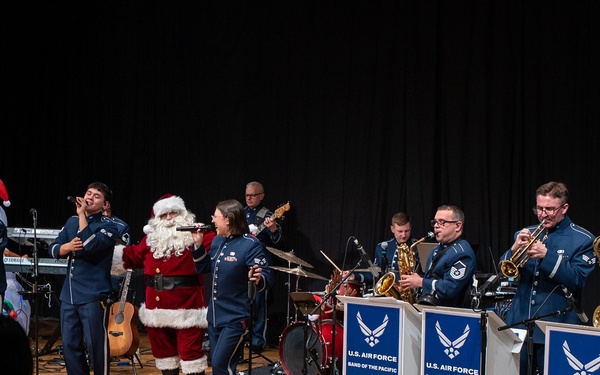 PACAF Band spreads holiday cheer through music