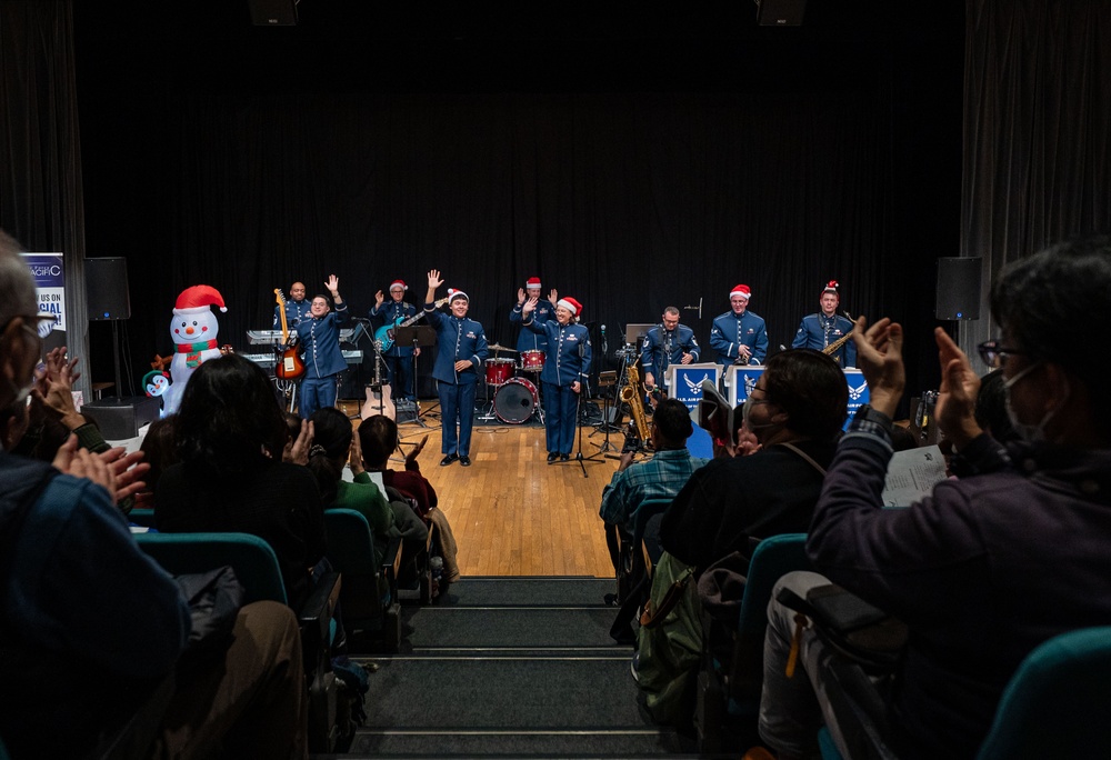 PACAF Band spreads holiday cheer through music