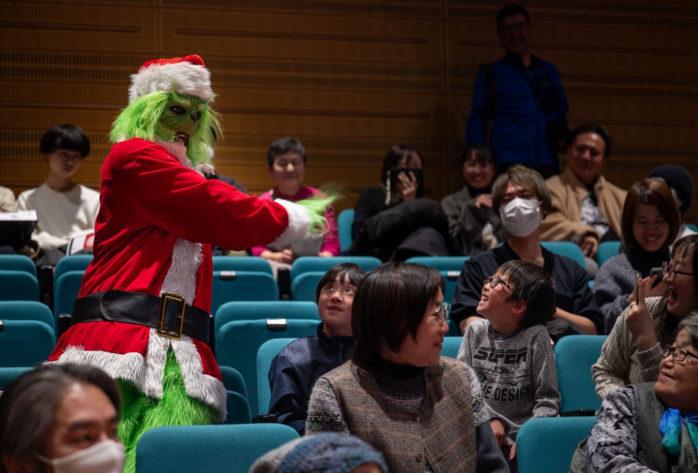 PACAF Band spreads holiday cheer through music