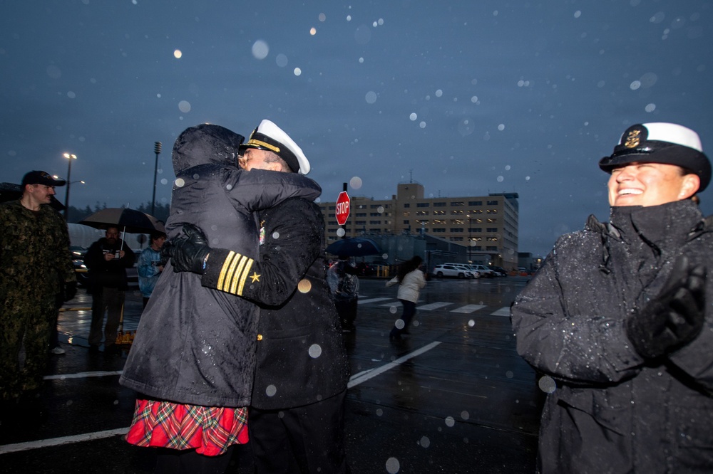 USS Nimitz Returns to Home Port