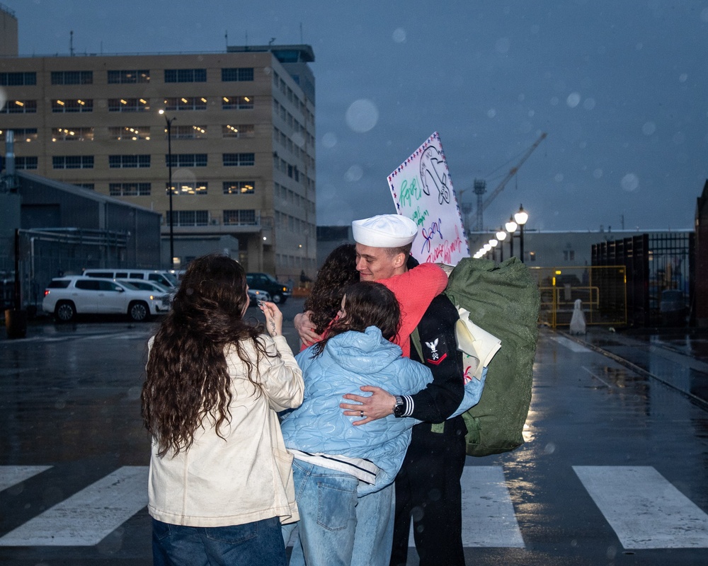 USS Nimitz Returns to Home Port