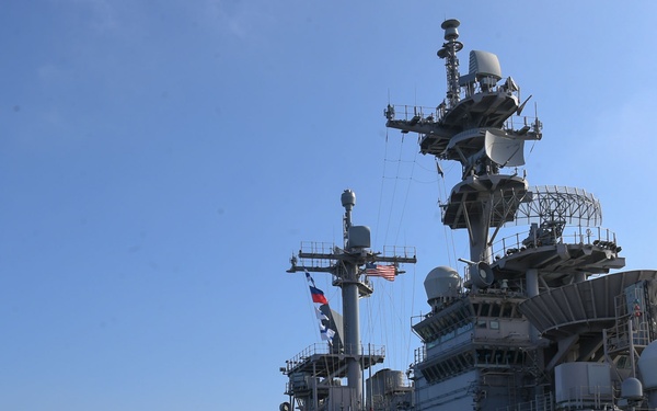 USS Essex (LHD 2) returns from underway