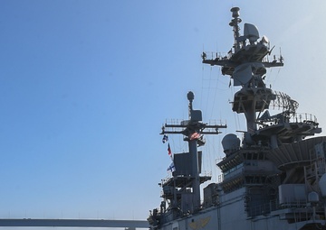 USS Essex (LHD 2) returns from underway