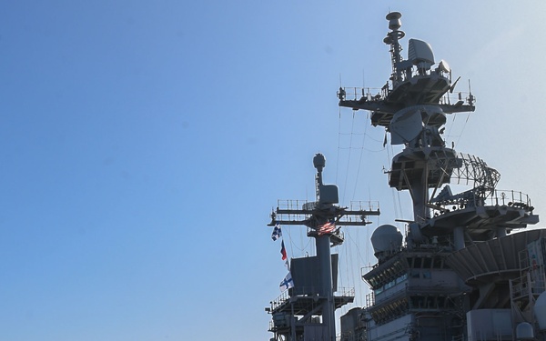 USS Essex (LHD 2) returns from underway