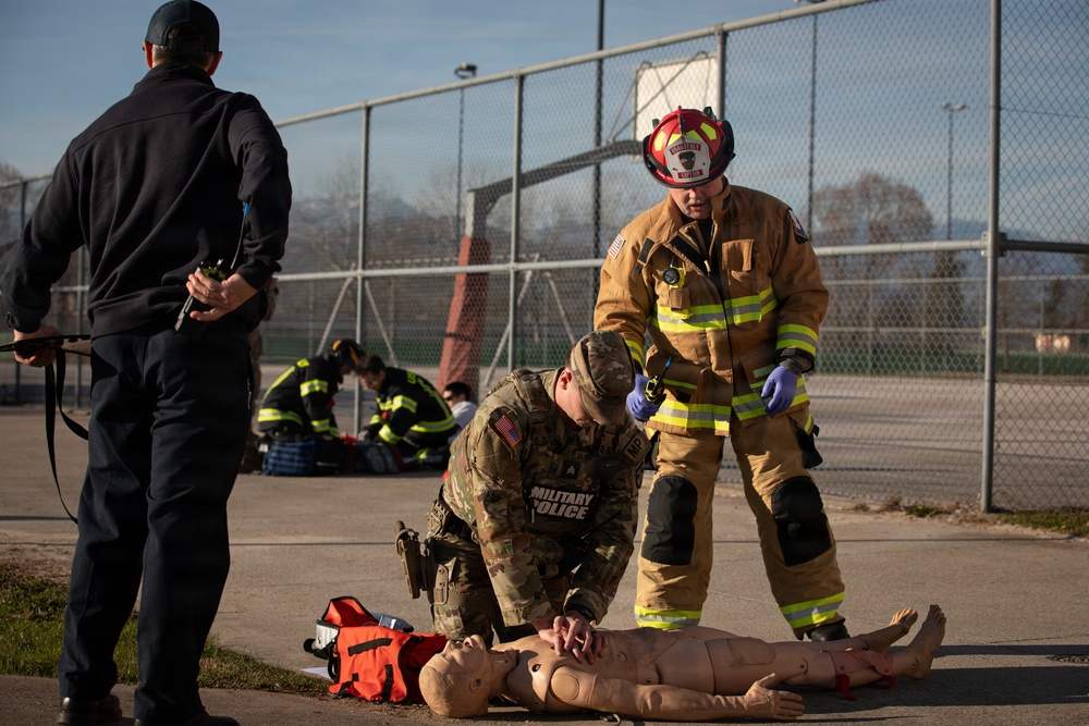 Vicenza Military Police, first responders sharpen medical response skills