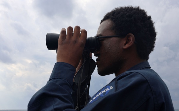 USS Roosevelt (DDG 80) Transits Strait of Hormuz