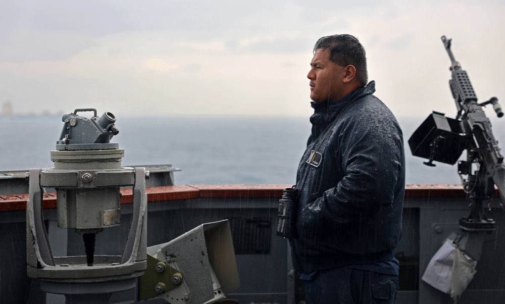 USS Roosevelt (DDG 80) Transits Strait of Hormuz