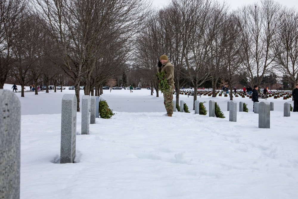 NY guard and reserve honor veterans at Wreaths Across America