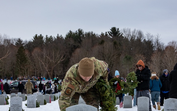 NY guard and reserve honor veterans at Wreaths Across America