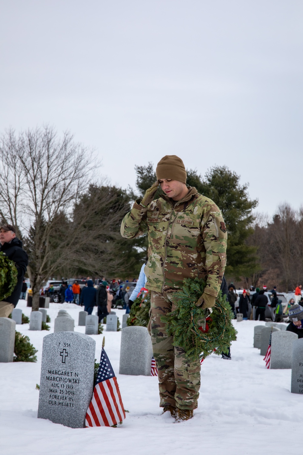 NY guard and reserve honor veterans at Wreaths Across America
