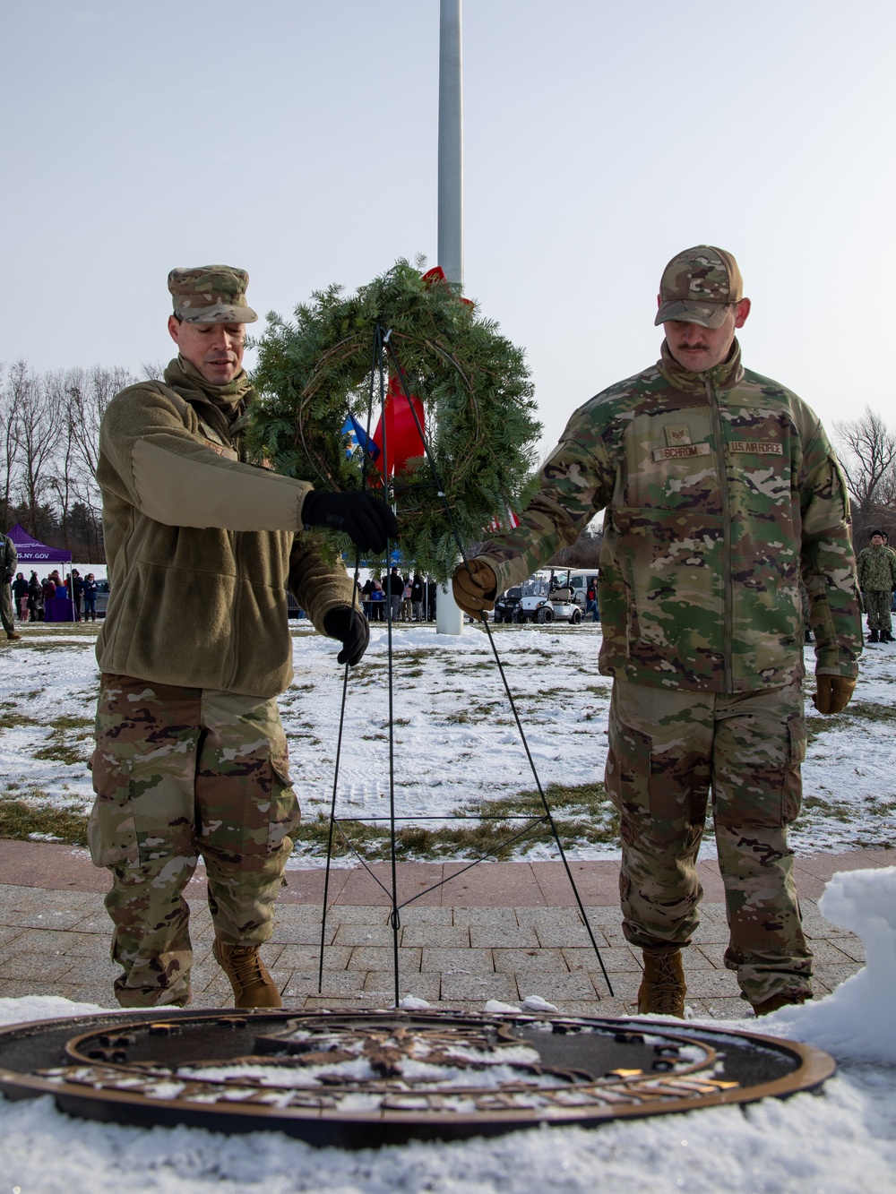 NY guard and reserve honor veterans at Wreaths Across America