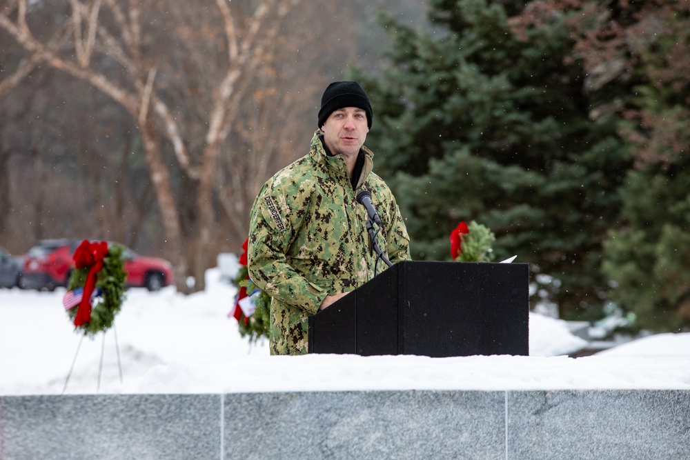 NY guard and reserve honor veterans at Wreaths Across America