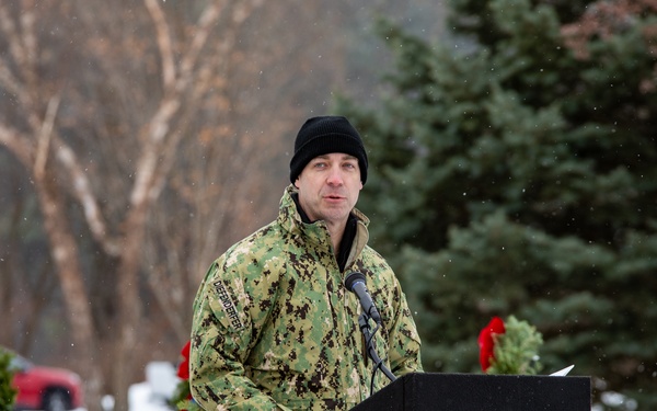 NY guard and reserve honor veterans at Wreaths Across America