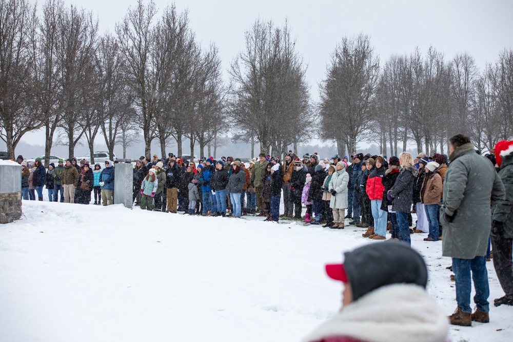 NY guard and reserve honor veterans at Wreaths Across America