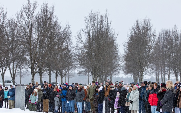 NY guard and reserve honor veterans at Wreaths Across America