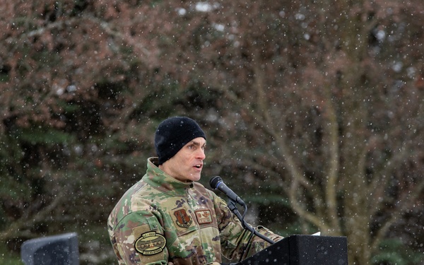 NY guard and reserve honor veterans at Wreaths Across America