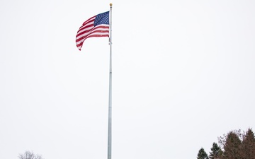 NY guard and reserve honor veterans at Wreaths Across America