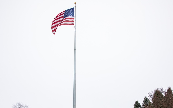 NY guard and reserve honor veterans at Wreaths Across America