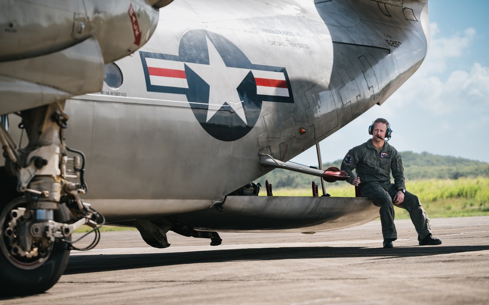 Navy C-2 Greyhounds Land in Puerto Rico