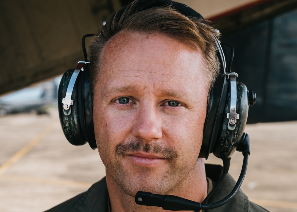 Navy C-2 Greyhounds Land in Puerto Rico