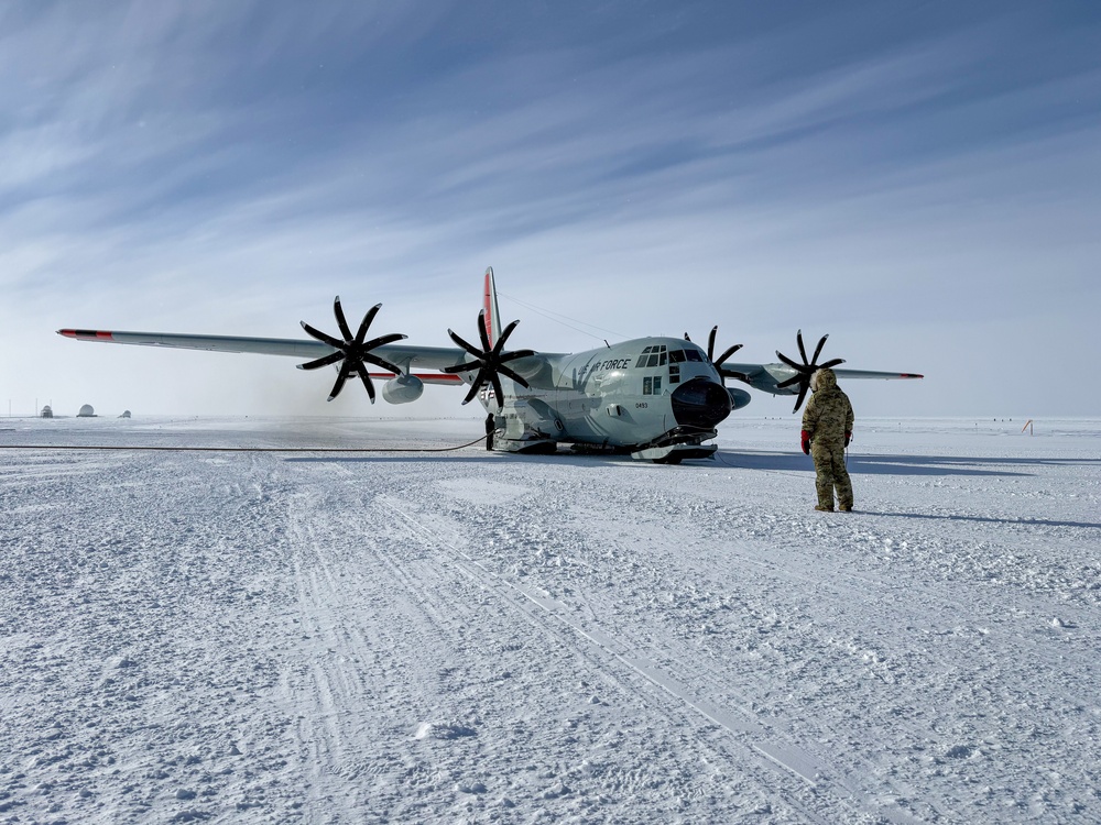 LC-130 at South Pole Station