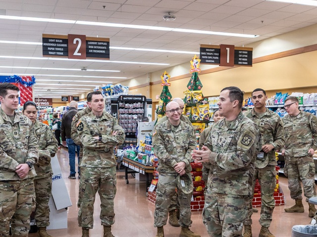 Army Emergency Relief fund pays it forward with Commissary gift cards for Fort Knox Soldiers, Families