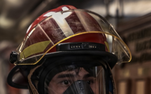 USS Bainbridge Conducts Toxic Gas Drill