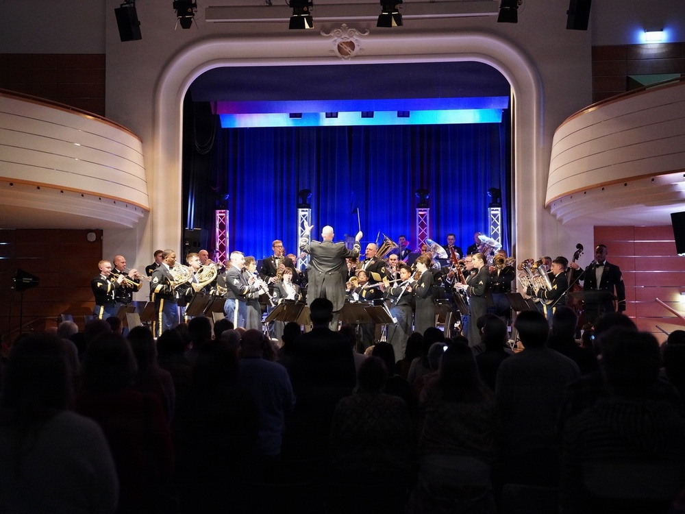 USAREUR-AF Band &amp; Chorus performance in Ansbach standing ovation