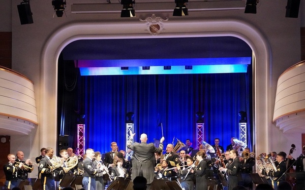 USAREUR-AF Band &amp; Chorus performance in Ansbach standing ovation