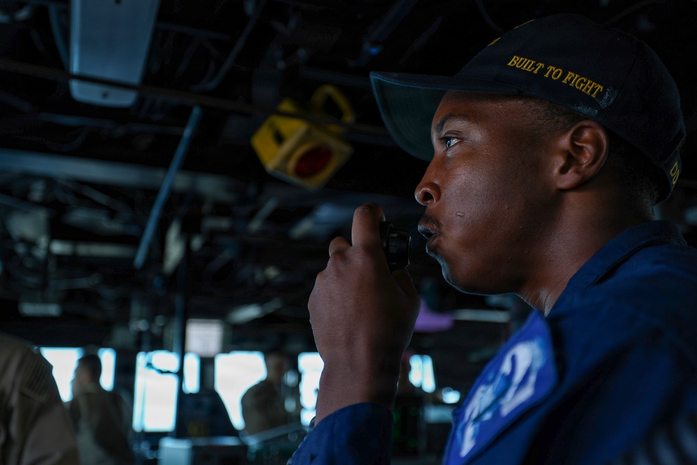 USS Mahan (DDG 72) Replenishment-at-Sea